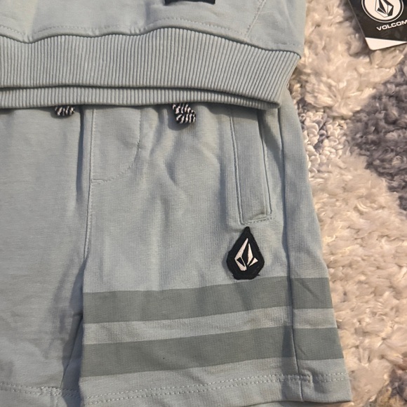 Volcom Set - Picture 3 of 6